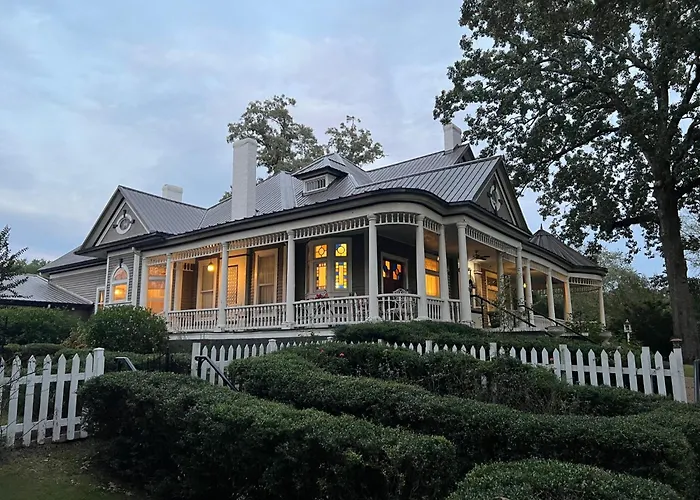 Intermission Hogan House Bed & Breakfast Hogansville