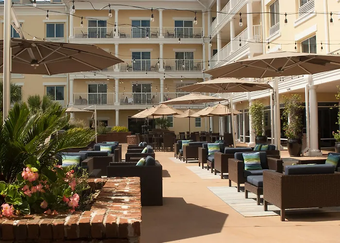 Courtyard Charleston Waterfront Hotel
