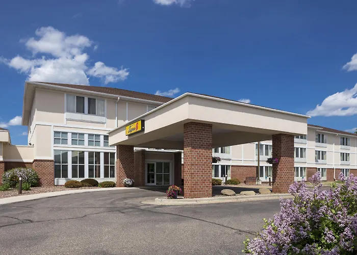 Super 8 By Wyndham Menomonie Wi Motel