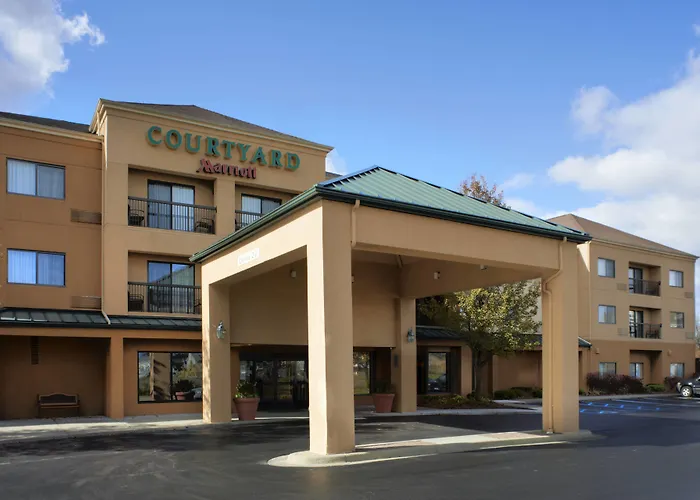 Courtyard Detroit Utica Hotel