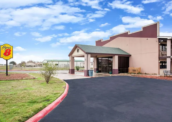 Super 8 By Wyndham Giddings Hotel