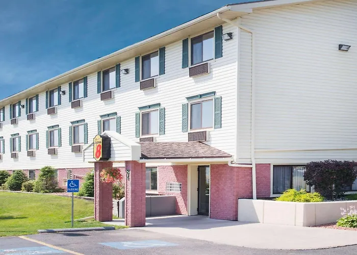 Super 8 By Wyndham Massena Ny Motel