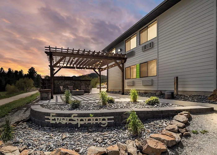 Everspring Inn & Suites Hill City