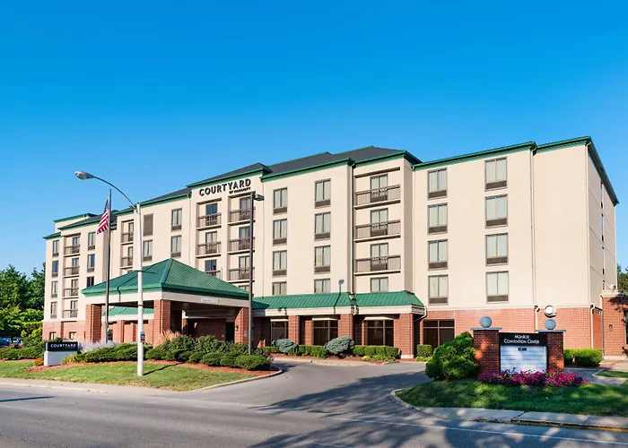 Courtyard By Marriott Bloomington Hotel