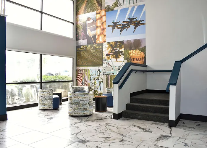 Clarion Pointe Vidalia - Lyons West Hotel