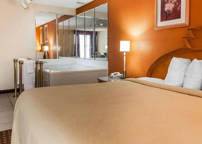 Quality Inn & Suites Shelbyville I-74