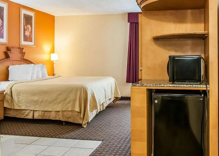 Quality Inn & Suites Shelbyville I-74