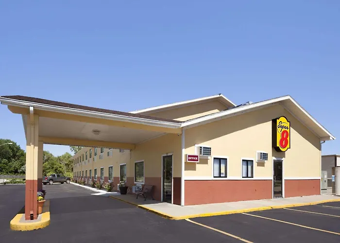 Super 8 By Wyndham Fremont Ne Motel