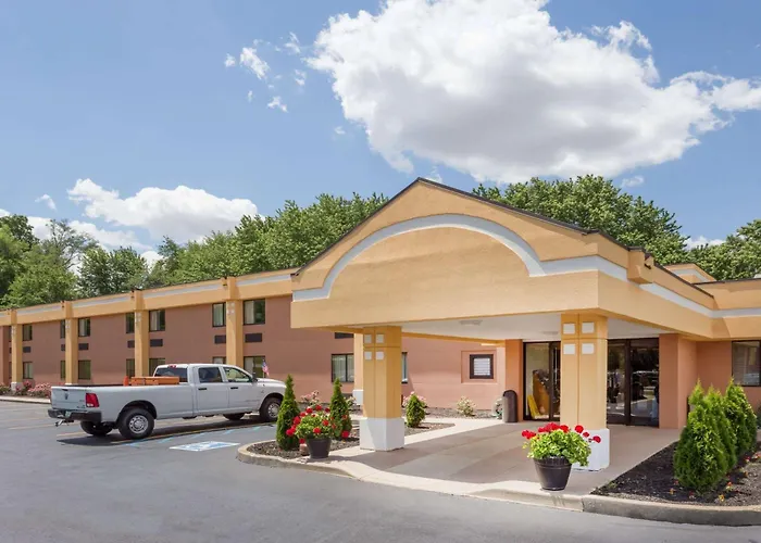 Super 8 By Wyndham Logansport Motel