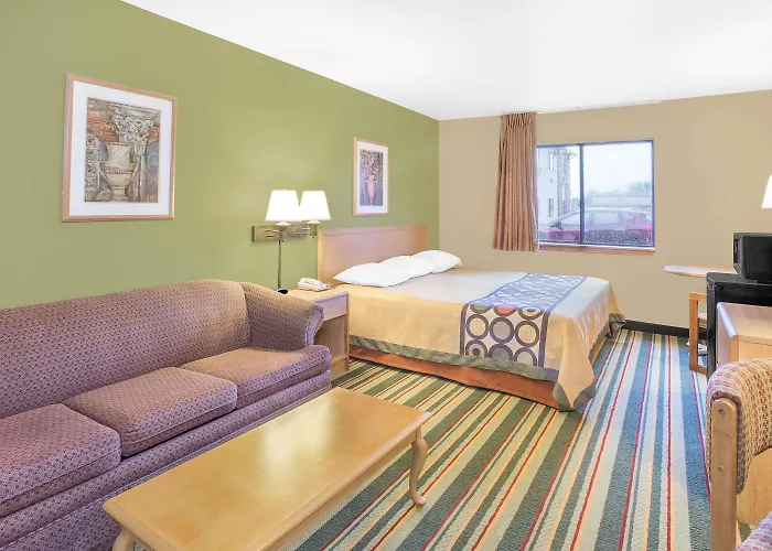 Super 8 By Wyndham East Moline Hotel