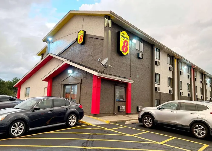 Super 8 By Wyndham Cedar Rapids Hotel