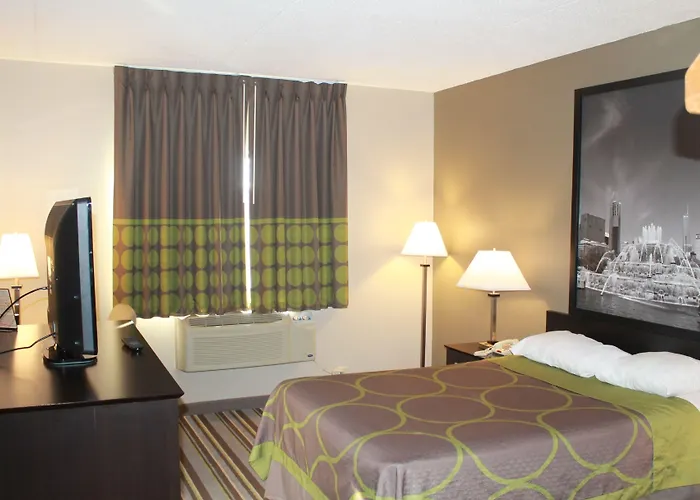 Super 8 By Wyndham Bridgeview/Chicago Area Hotel