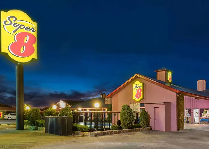 Super 8 By Wyndham Eastland Hotel