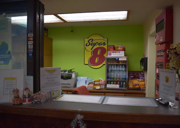 Super 8 By Wyndham Saginaw Motel