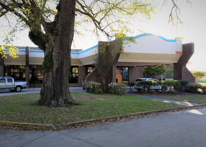 Ramada By Wyndham Diamondhead I-10 Gulfport Motel