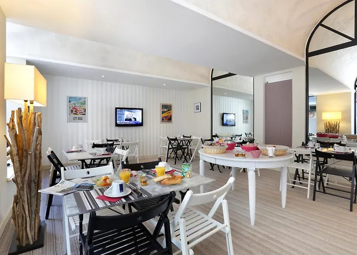 Hotel Le Roncevaux Pau