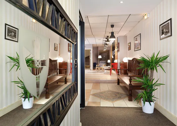 Hotel Le Roncevaux Pau