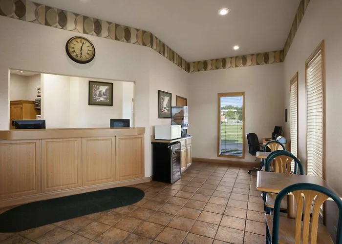 Super 8 By Wyndham Collinsville St. Louis