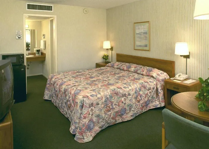 Ramada By Wyndham Modesto Yosemite Area Hotel