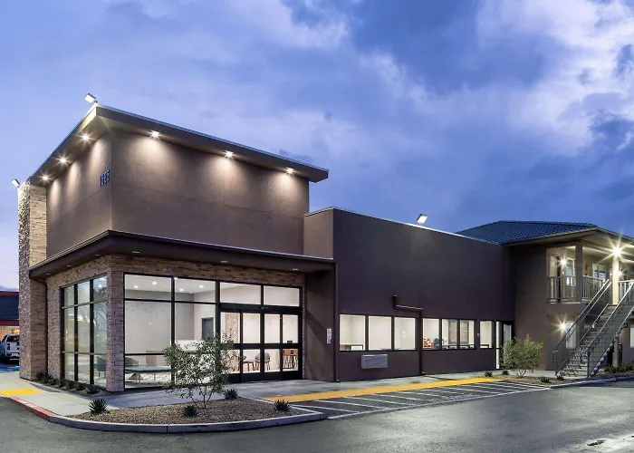 Ramada By Wyndham Modesto Yosemite Area Hotel