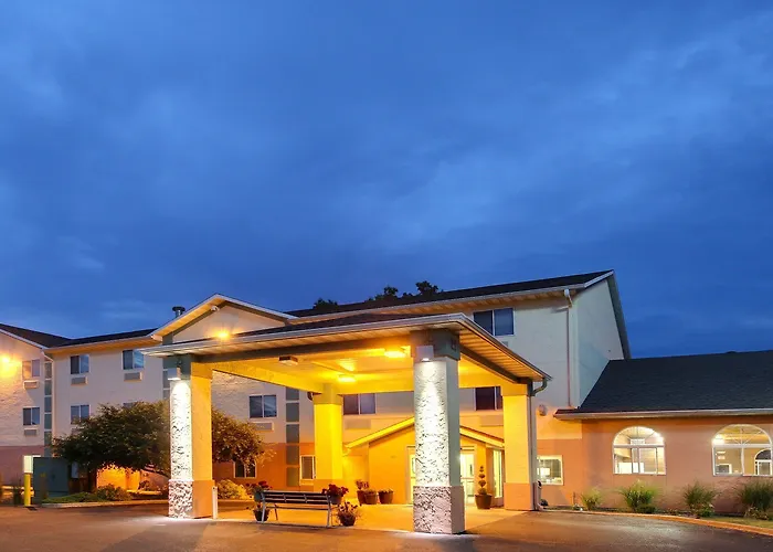 Baymont By Wyndham Galesburg Hotel