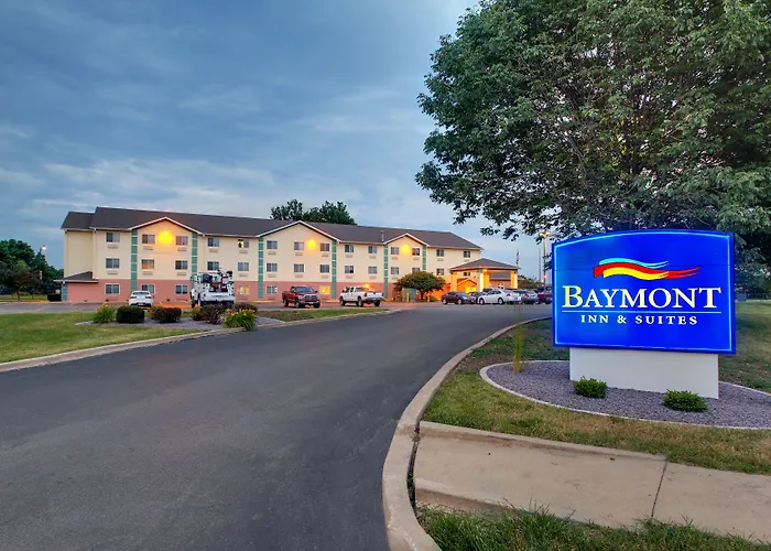 Baymont By Wyndham Galesburg Hotel