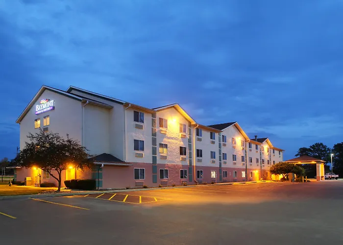 Baymont By Wyndham Galesburg Hotel