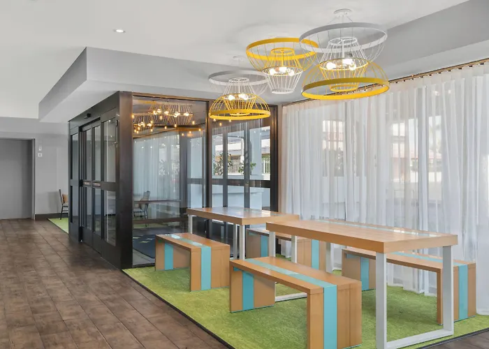 Spark By Hilton Bakersfield Central