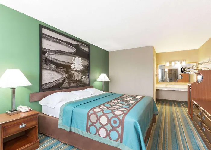Super 8 By Wyndham Greencastle