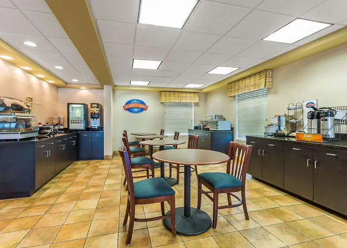 Baymont By Wyndham Cornelia Hotel