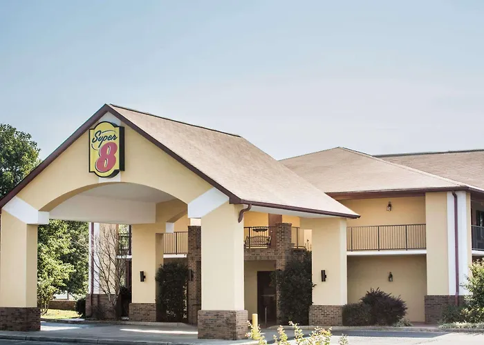 Super 8 By Wyndham Lavonia Hotel