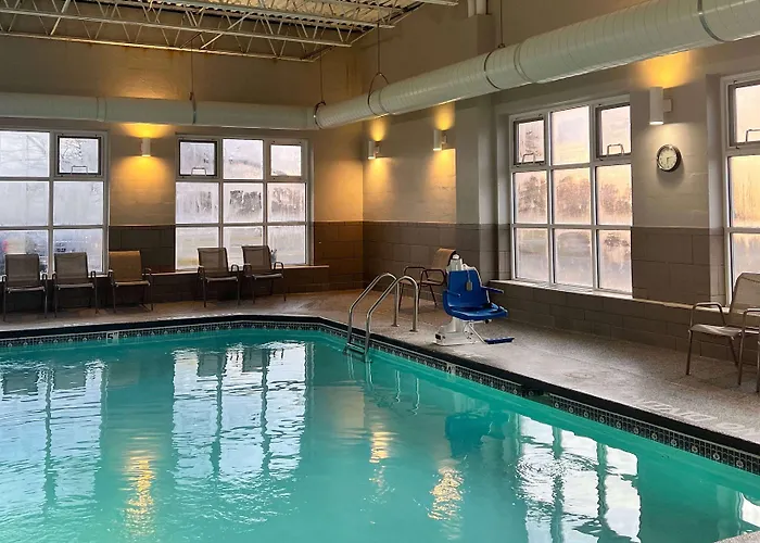 La Quinta By Wyndham Detroit Utica Hotel