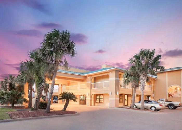 Super 8 By Wyndham Corpus Christi Hotel