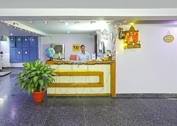 Fabhotel White House Bnb - Nr Yashobhoomi Convention Centre Delhi 