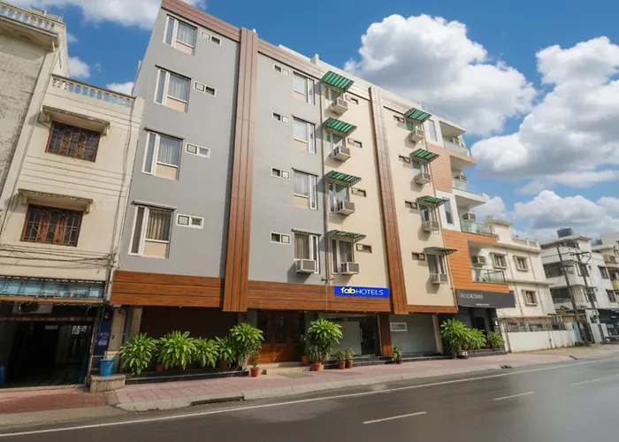 Fabhotel Lime Tree - Nr Yashobhoomi Convention Centre Delhi 