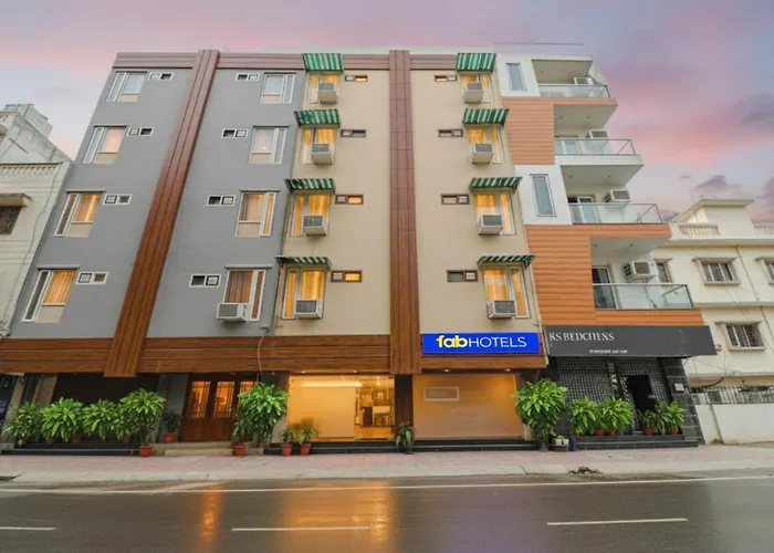 Fabhotel Lime Tree - Nr Yashobhoomi Convention Centre Delhi 