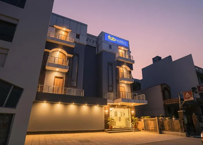 Fabhotel Royal Touch - Patel Nagar New Delhi