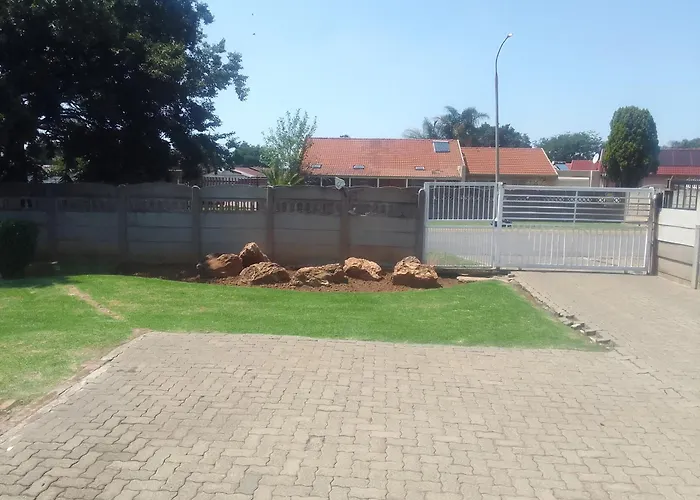 Tl Yahweh Guest House Boksburg