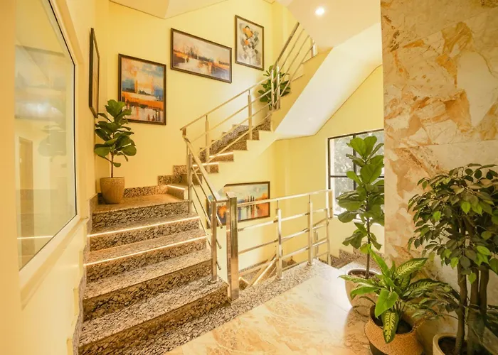 Fabhotel Crestwood Inn Dehradun