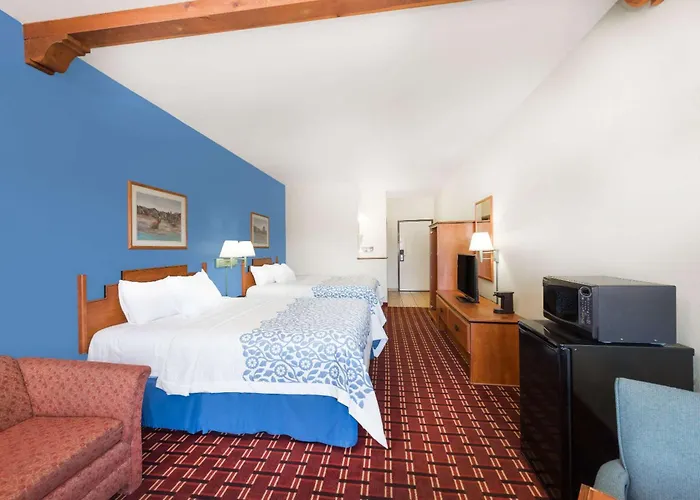 Days Inn & Suites By Wyndham Lordsburg
