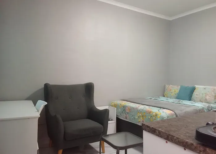 Step-By-Step Self-Catering And B&B Bellville