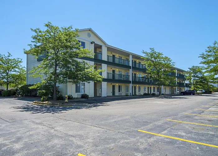Hometowne Studios By Red Roof Chicago - Waukegan