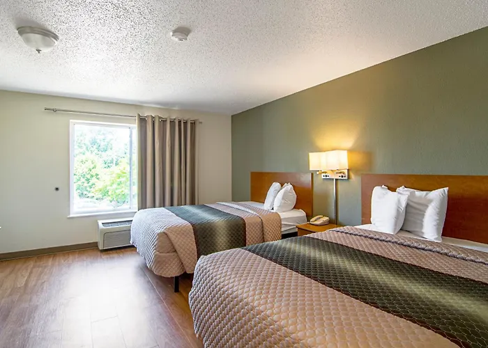 Hometowne Studios By Red Roof Chicago - Waukegan