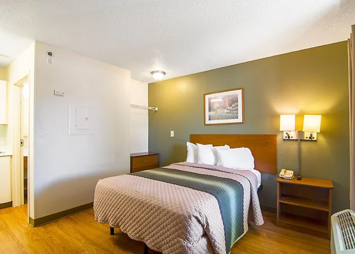 Hometowne Studios By Red Roof Chicago - Waukegan