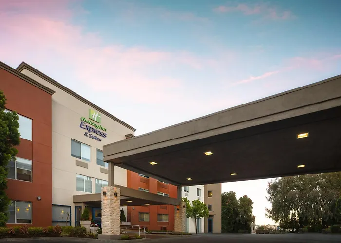 Holiday Inn Express Hotel & Suites Belmont By Ihg