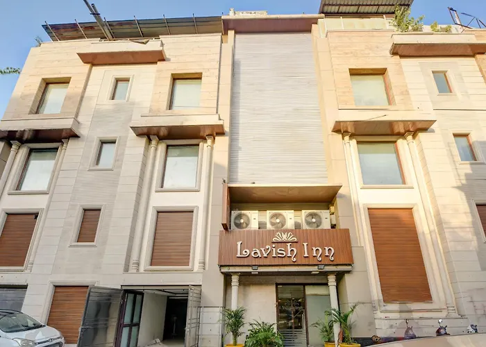 Qotel Signature Lavish Inn Rajouri Garden New Delhi