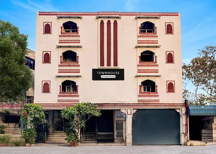 Super Townhouse Chandpole Metro Station Formerly Hotel Raghuraj Palace Jaipur