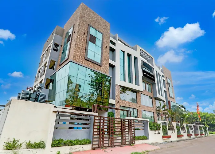 Townhouse Sakura Hotel Lucknow