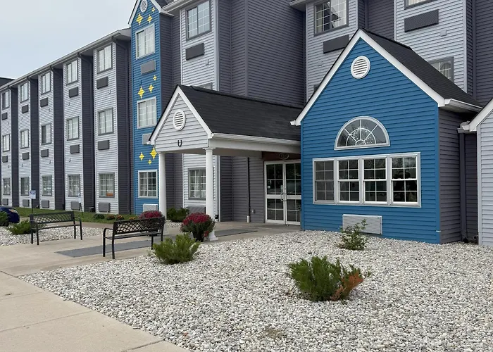 Blisspoint Inn & Suites, Northwood
