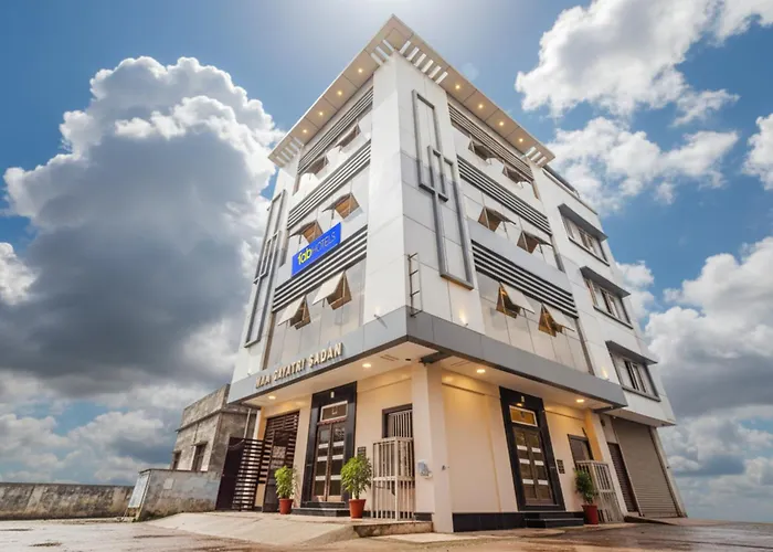 Fabhotel Maa Gayatri Sadan - Nr Pram Mandir Shree Banke Bihari Temple Vrindavan
